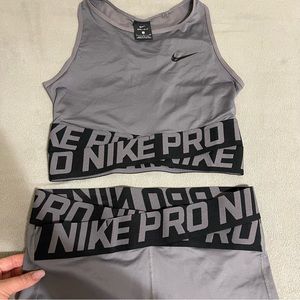 Nike pro set size small top/ size medium bottoms NWOT